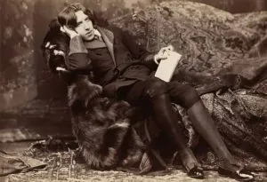 Oscar Wilde in 1882 by Napoleon Sarony © Public domain